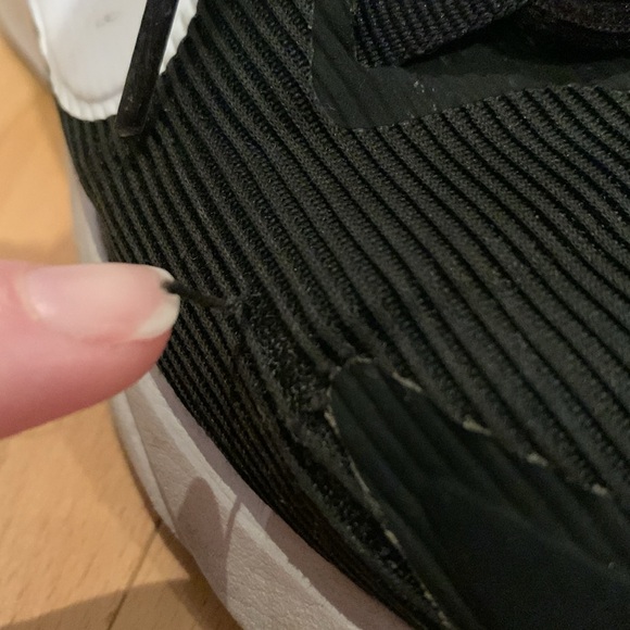 Nike Black & White Running Shoes - size 6 Youth - Picture 12 of 16